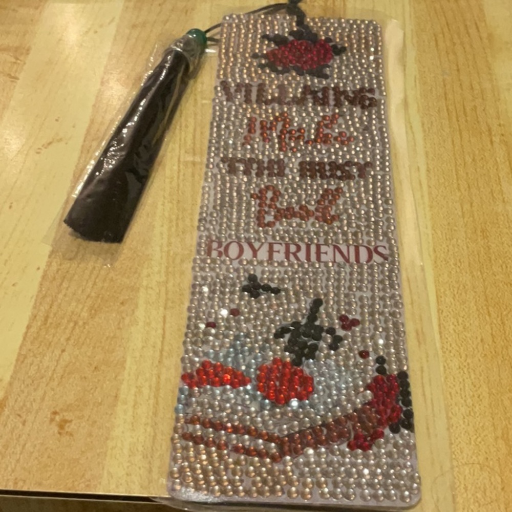 “Villains Make the Best Book Boyfriends” Bookmark – Diamond Art